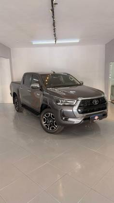 TOYOTA HILUX 2.8 D-4D TURBO DIESEL CD SRX 4X4 AUTOMÁTICO